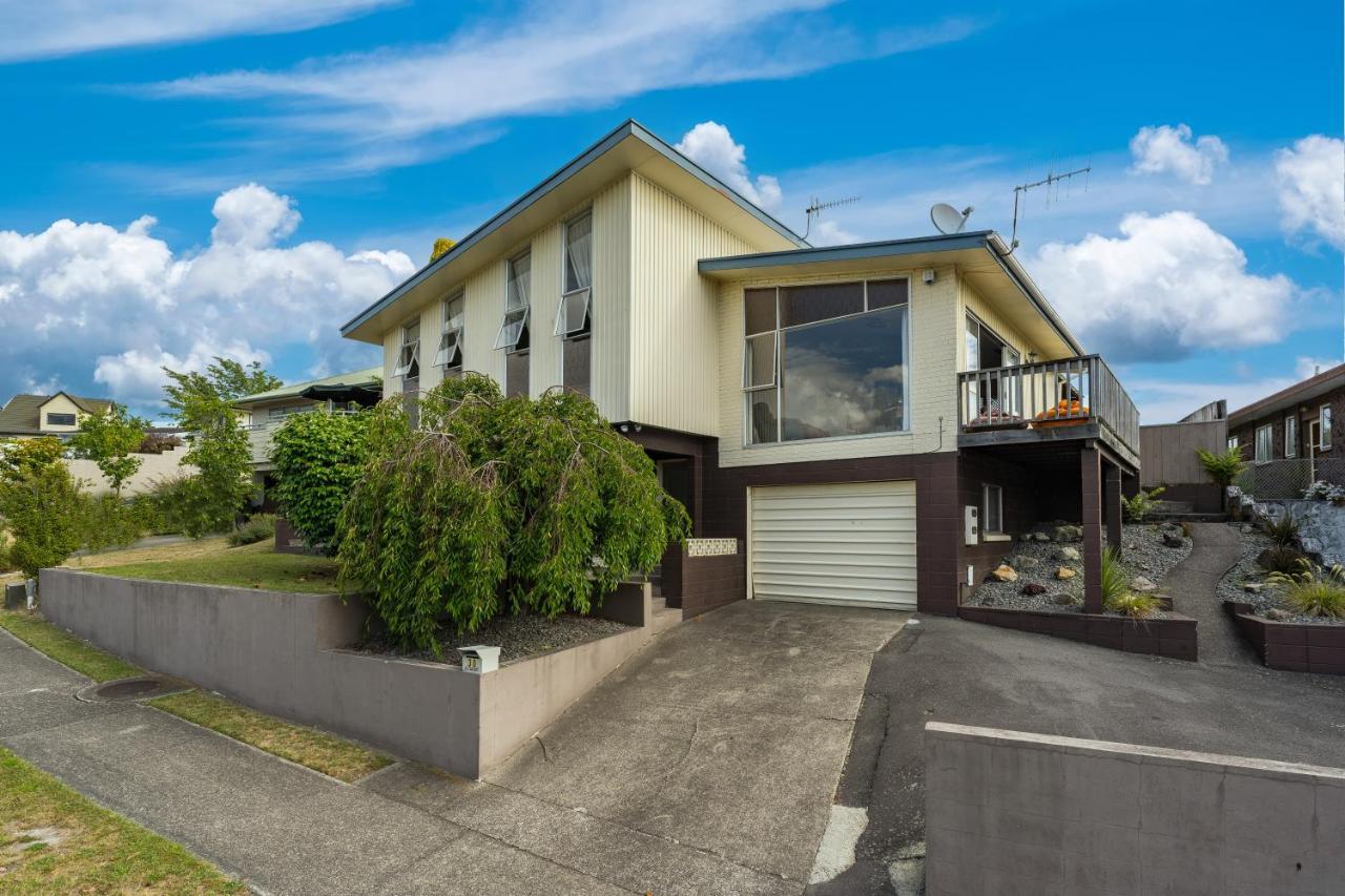 Villa The Family Hub Lago Lago Taupo Esterno foto